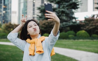 水蜜桃唇蜜嘟嘟唇是桃花吗，这种唇妆和桃花颜色像吗