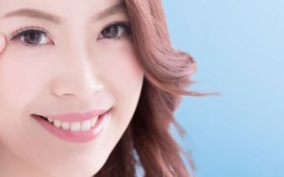 脸上长桃花痣好吗 女人脸上有桃花痣代表什么