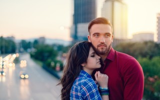 亚洲一线二线三线品牌精华液久久如何判断吸收完全（产品成膜与渗透时间标准）