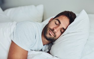 清醒躺一夜算熬夜吗，分清睡眠与休息的区别