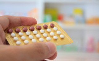男子一生病就吃抗生素生出超级细菌！滥用抗生素有什么危害？